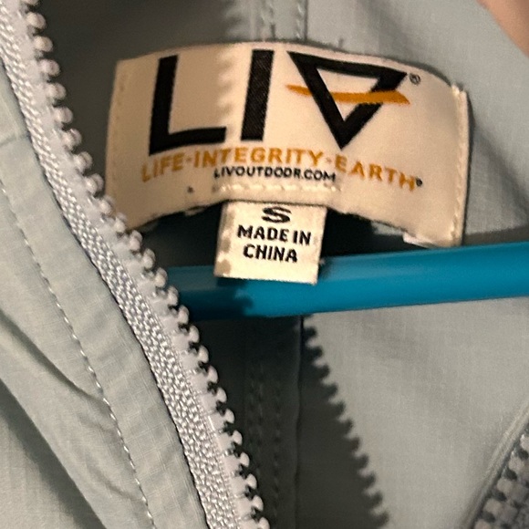 Iight blue windbreaker - Picture 2 of 3